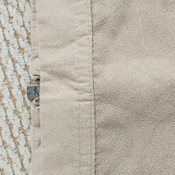 Elegant Tan Skirt with Lace Hem, Hollister, Size 5 - Picture 3 of 5